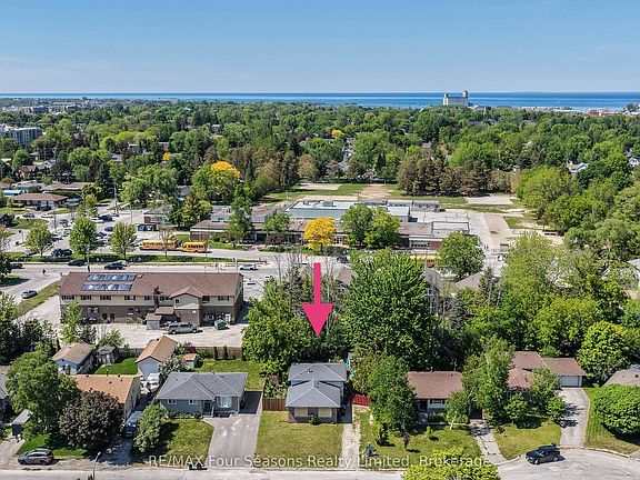 3rd image of 10 Rhonda Rd