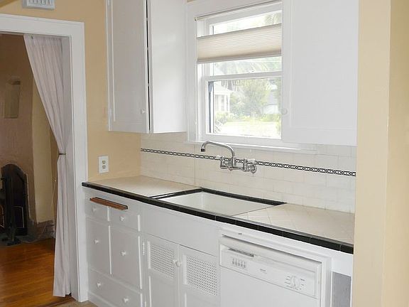 5th image of 1556 Palmer St