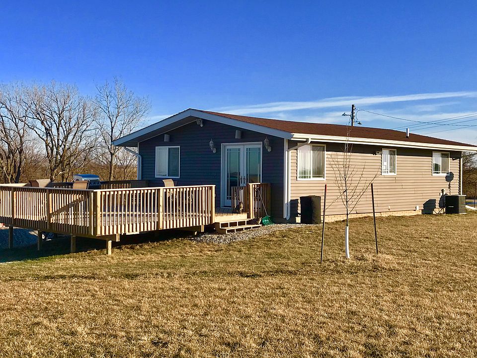 Attached 20 x 20 deck 