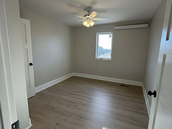 3rd image of 104 8th St SW #5