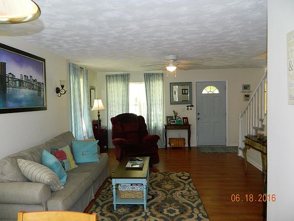 3rd image of 74 Oak Shadow Dr
