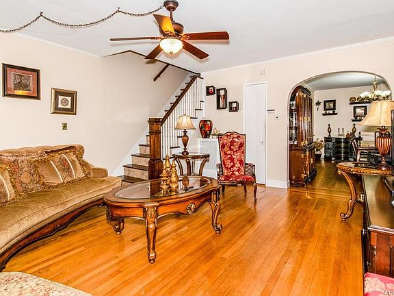 3rd image of 386 Hawthorne Ave