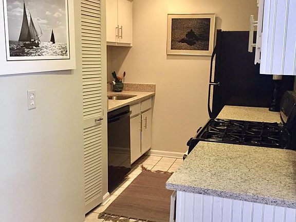 5th image of 15 Silverwood Cir APT 10