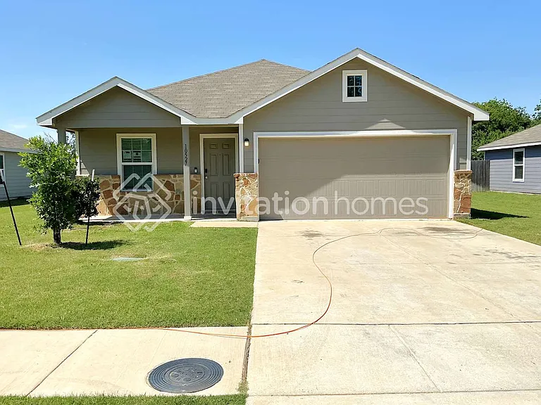 10527 Sewell Cir — Photo 1