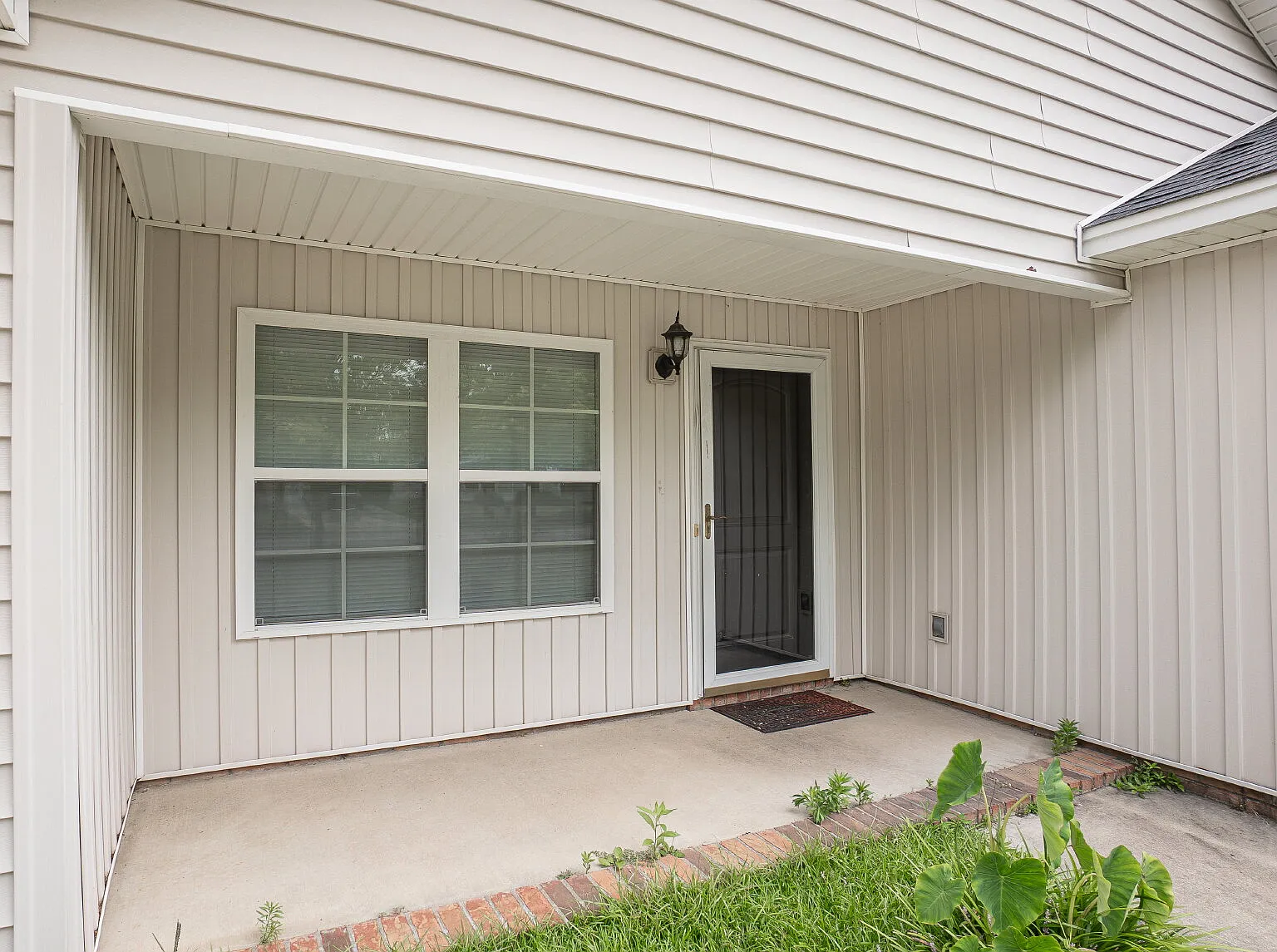3 bed, 2.0 bath, 1354 sqft, $1,575 — Photo 4