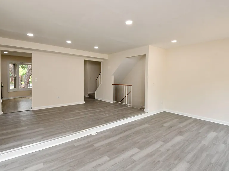 10709 Gideon Ct — Photo 10
