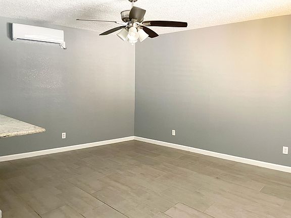 3rd image of 4811 Oakland St #15