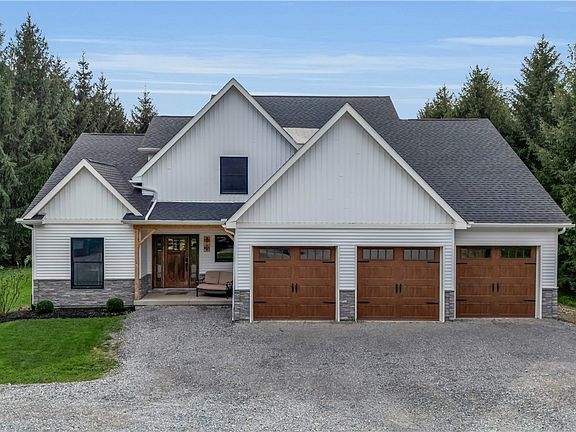 3rd image of 8778 Center Rd