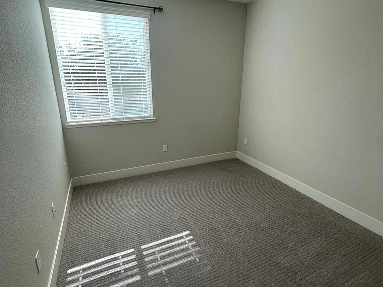 363 Pear Tree Ter #E — Photo 16