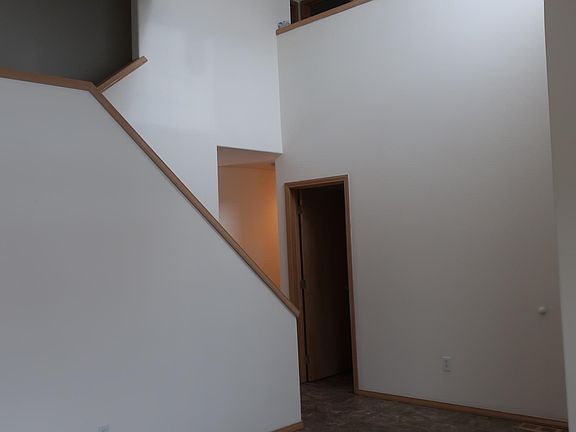 4th image of 1612 Alderwood Dr