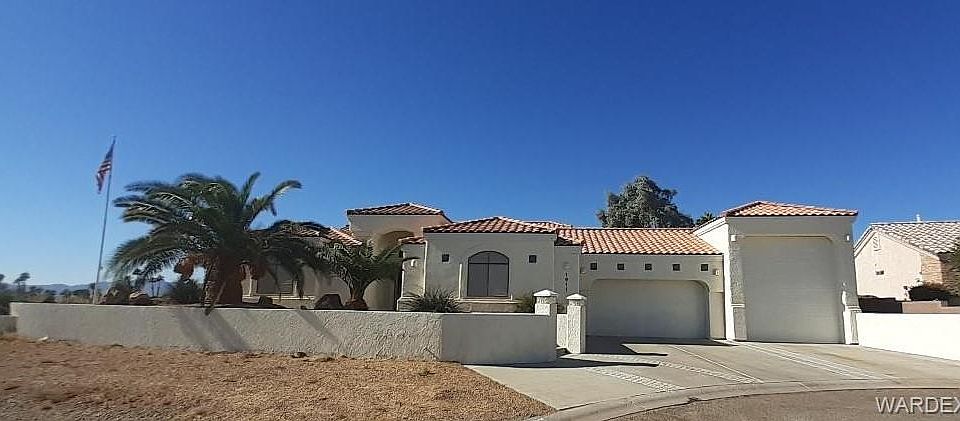 1st image of 1911 E Desert Dr