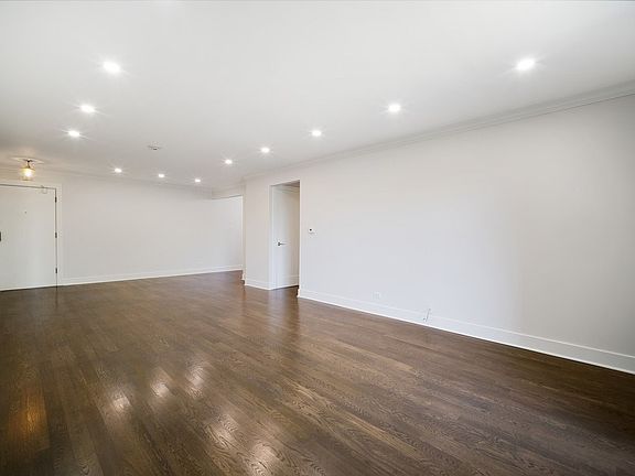 5th image of 2050 Valencia Dr APT 301C