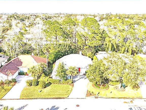 4th image of 1326 BLUE HERON Lane N