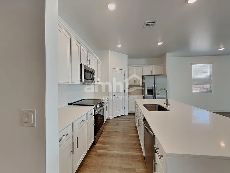 13121 N Mustang Crossing Rd — Photo 3
