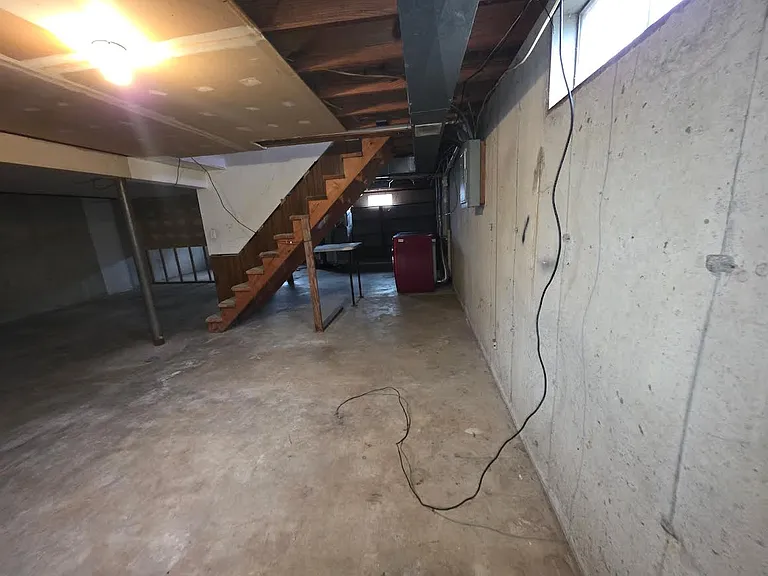 1016 Legislative Ln — Photo 2