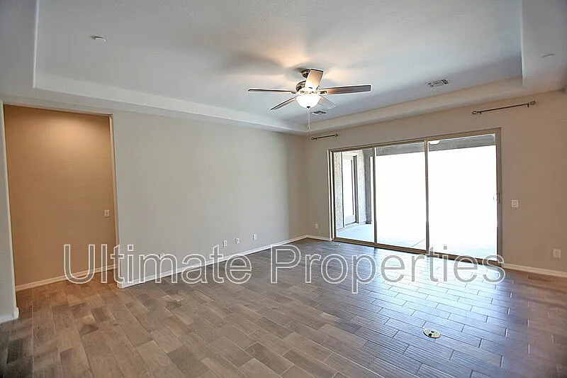 4 bed, 2.5 bath, 2510 sqft, $2,995 — Photo 3