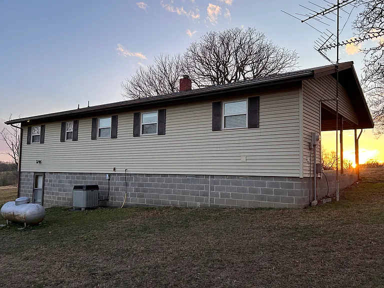 Dale Dr — Photo 10