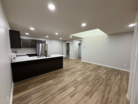 2nd image of 2009 Franklin St #4