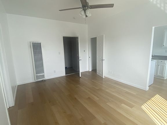 3rd image of 1006 W 42nd St
