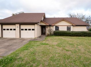 706 Sierra Dr, Port Neches, TX 77651