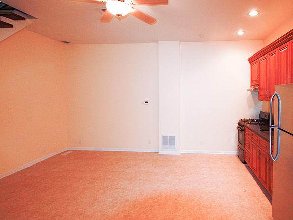 4th image of 1011 N La Salle Dr