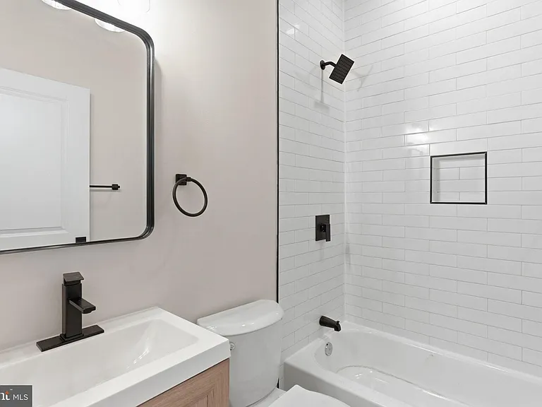 337 S Fremont Ave — Photo 8