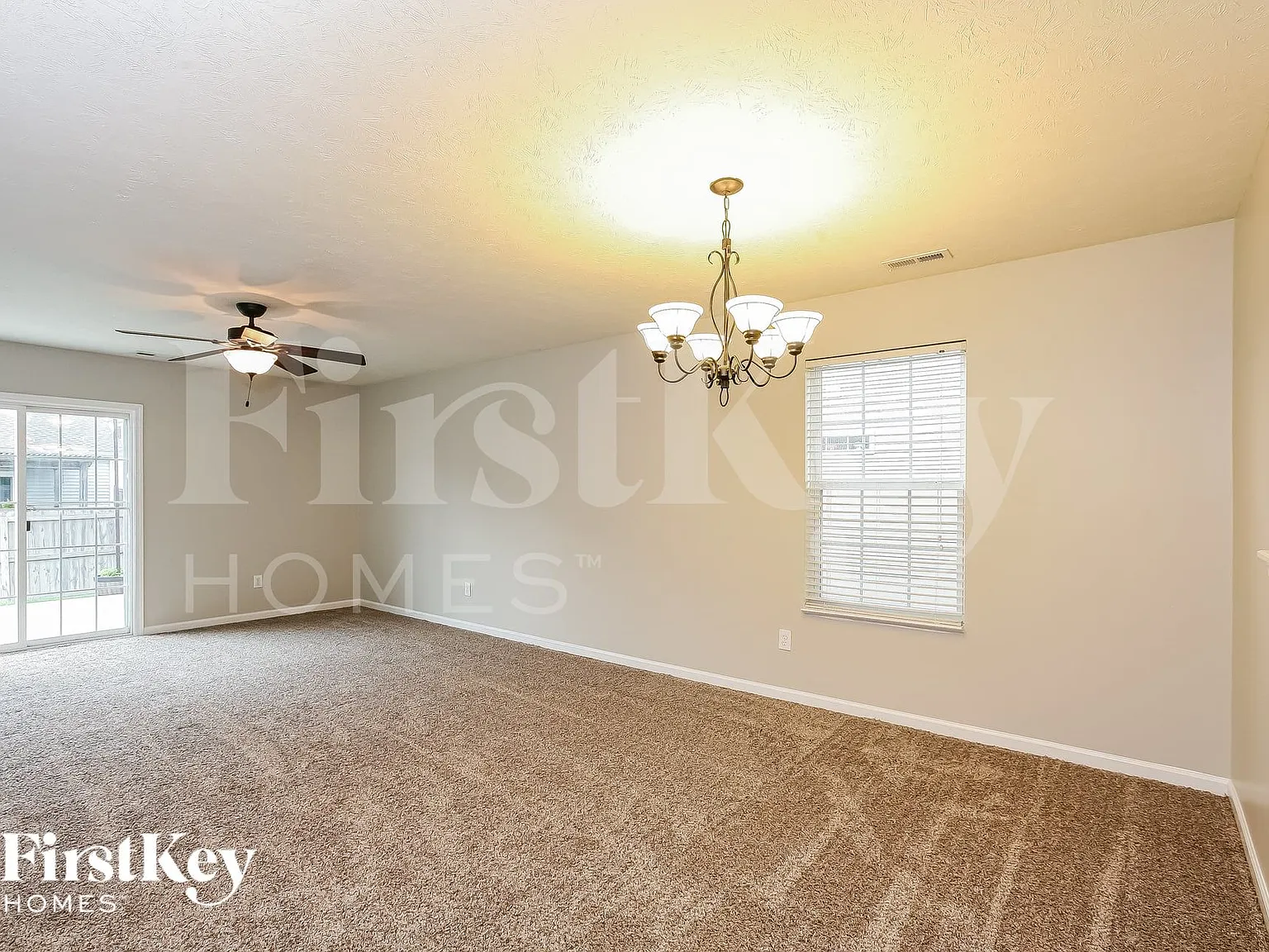 3 bed, 2.0 bath, 1264 sqft, $2,285 — Photo 4