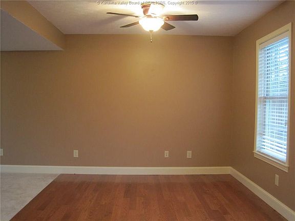 3rd image of 735 Emerald Dr