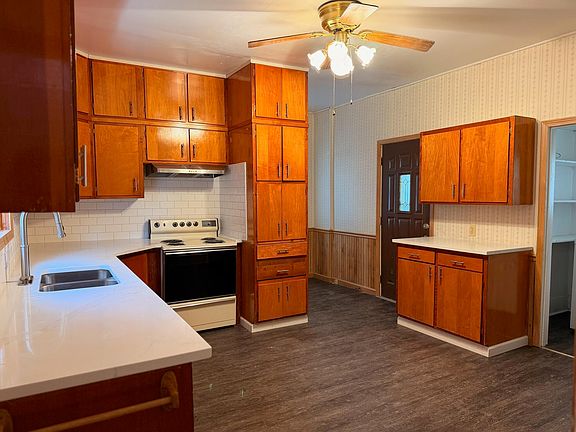 3rd image of 1021 Iowa Ave