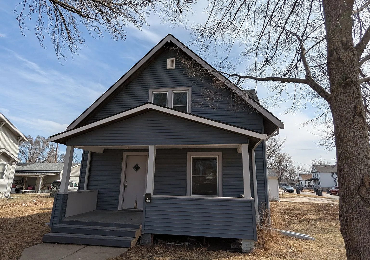Beautiful Home on Corner Lot — Photo 1