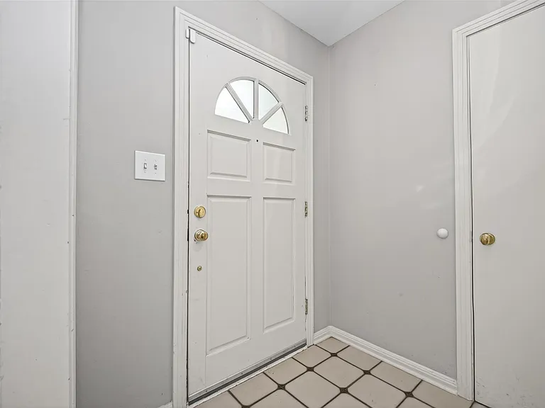 3731 Drake St — Photo 7