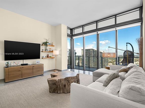 4th image of 68 SE 6th St APT 4104