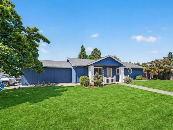 1011 Coachman Dr, Central Pt, OR 97502