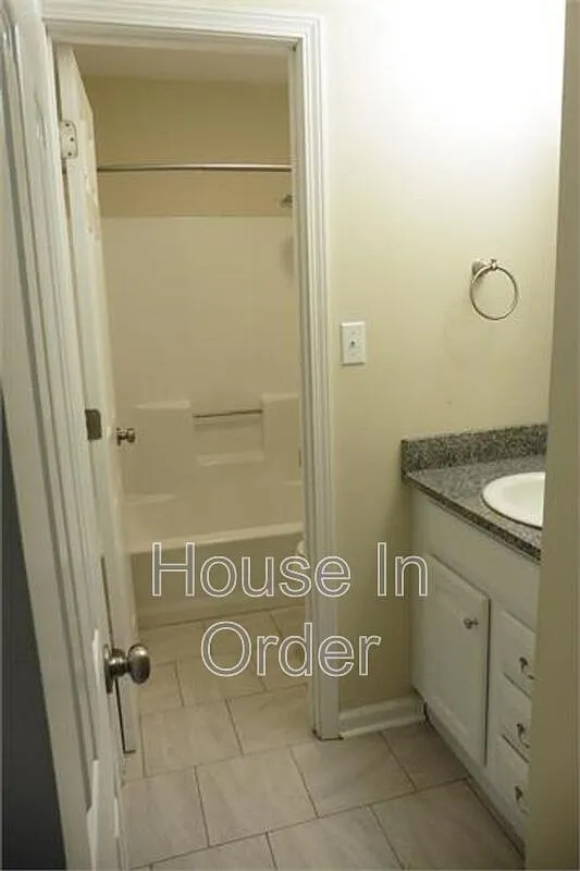 2 bed, 1.5 bath, $1,495 — Photo 4