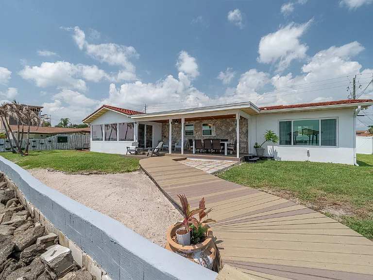 1110 S Banana River Dr — Photo 14