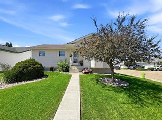 109 E Logan Close, Red Deer, AB T4R2N9