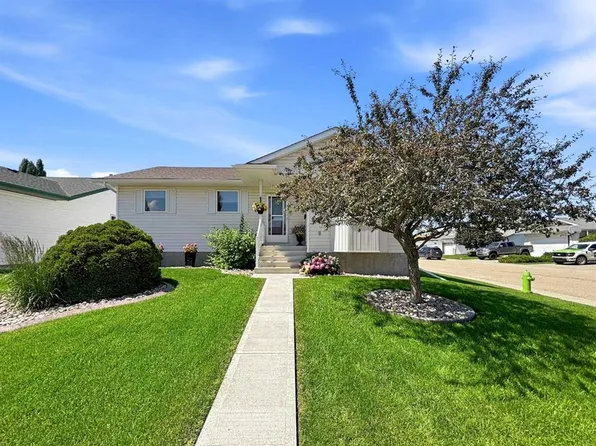 109 E Logan Close, Red Deer, AB T4R 2N9