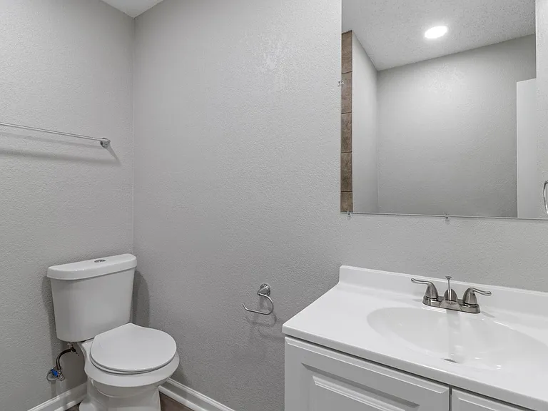 3847 Castle Hills Dr — Photo 10