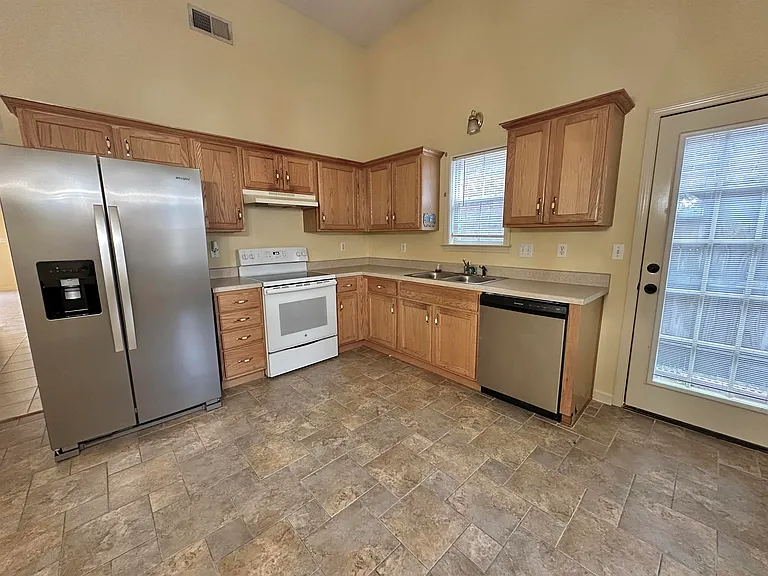 596 Ashley Glen Cir W — Photo 7