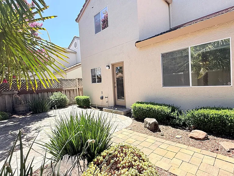 1126 Vista Pointe Cir — Photo 39
