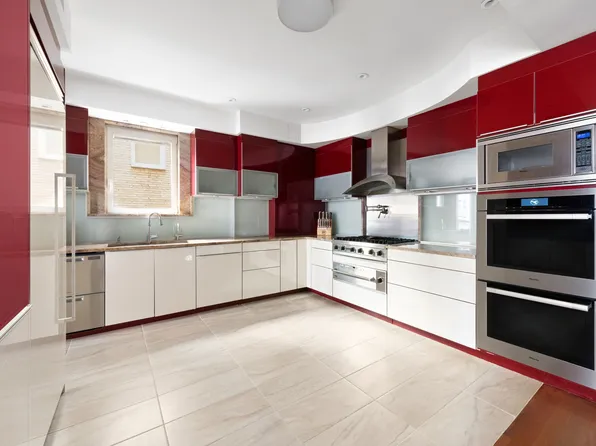 330 East 72nd Street image 4 of 13