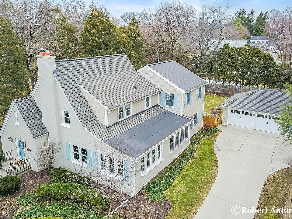 1st image of 2417 Maplewood Dr SE