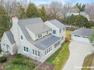 2417 Maplewood Dr SE, East Grand Rapids, MI