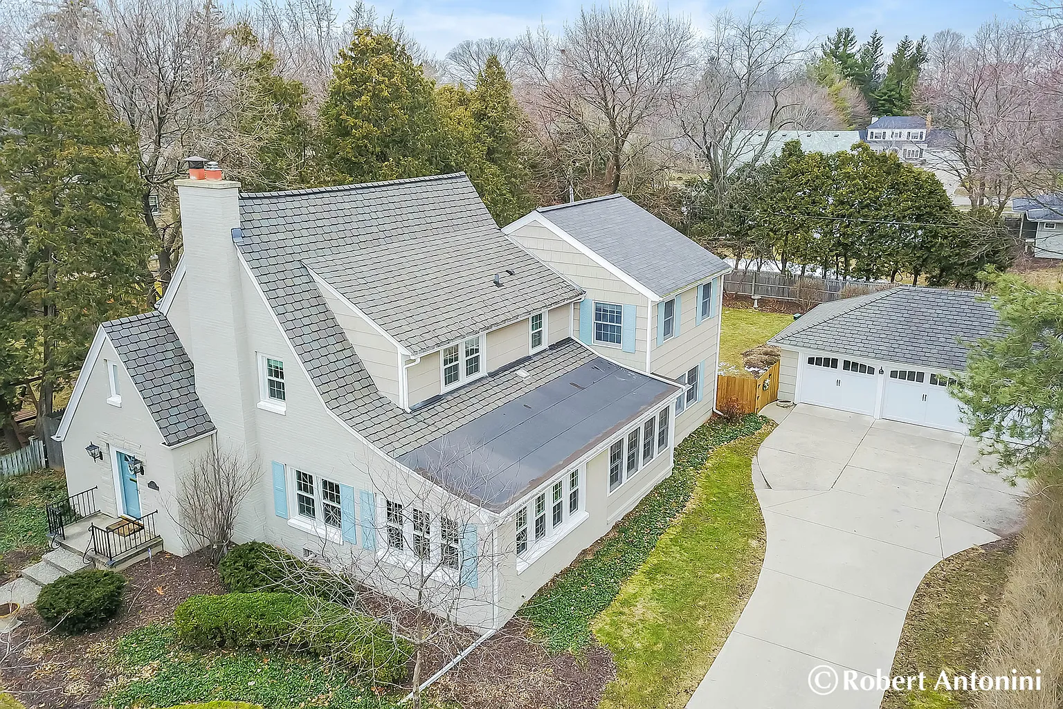 2417 Maplewood Dr SE photo 1