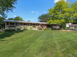 N1549 Bluebird Dr, Lake Geneva, WI 53147