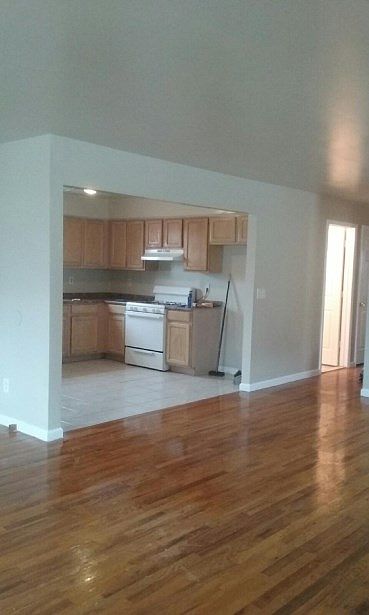 2nd image of 131 Schley St #1