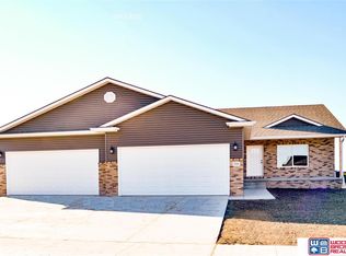 10235 White Pine Rd, Lincoln, NE 68527