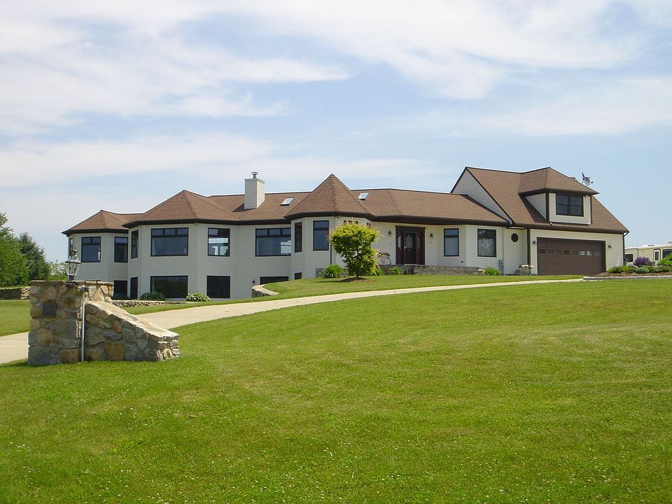 Custom Built home at 46 Westlook Lane