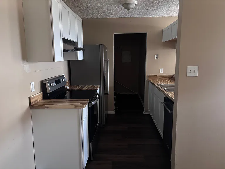 Summit Ct — Photo 6