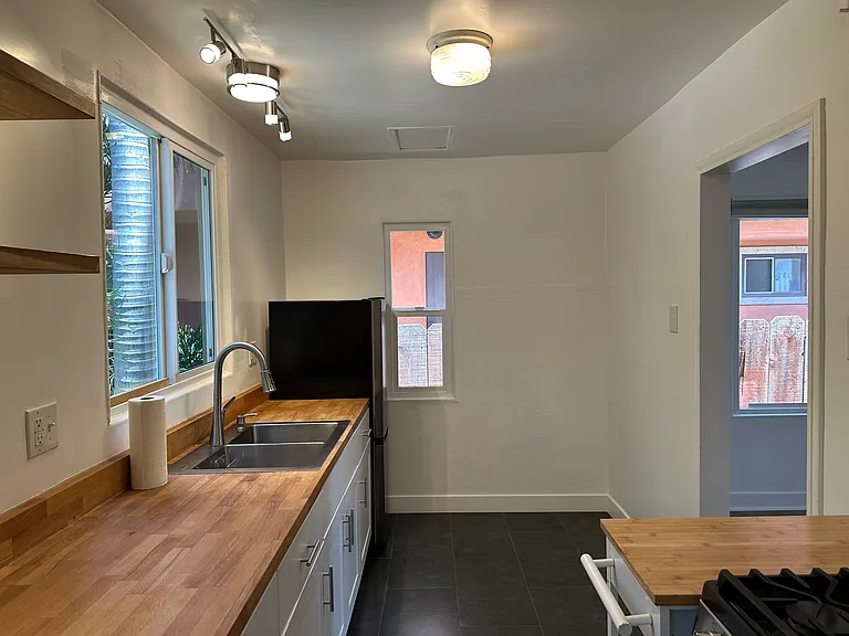 4361 Chase Ave — Photo 9